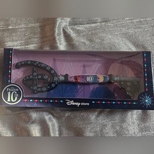 NIB Disney Frozen Collectable Key